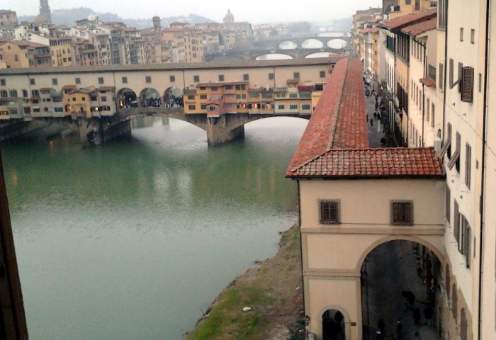 foto provincia  Firenze   Corridoio Vasariano e Ponte Vecchio